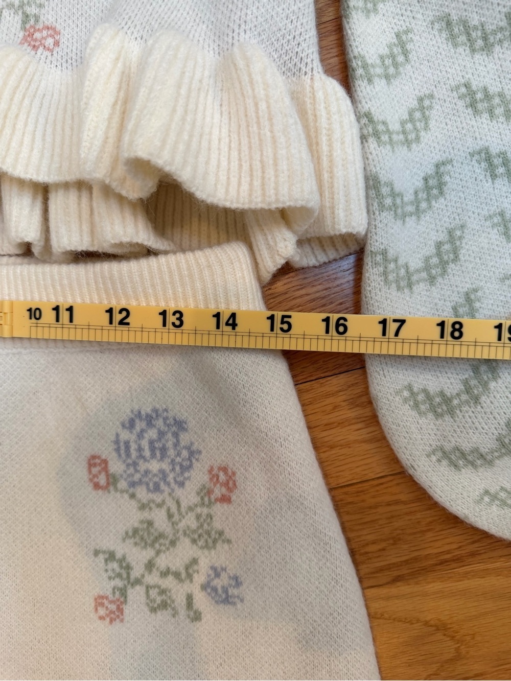Mable Cream Floral Knit Mini Skirt / Sweater Set with Ruffle Hem Size Large - Picture 4 of 6